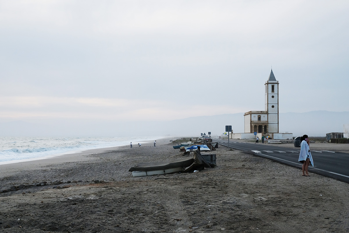 Beach and Church – Suse Güllert